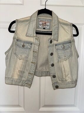 Parisian Works Light Wash Denim Vest Jacket - Cream/Light Blue